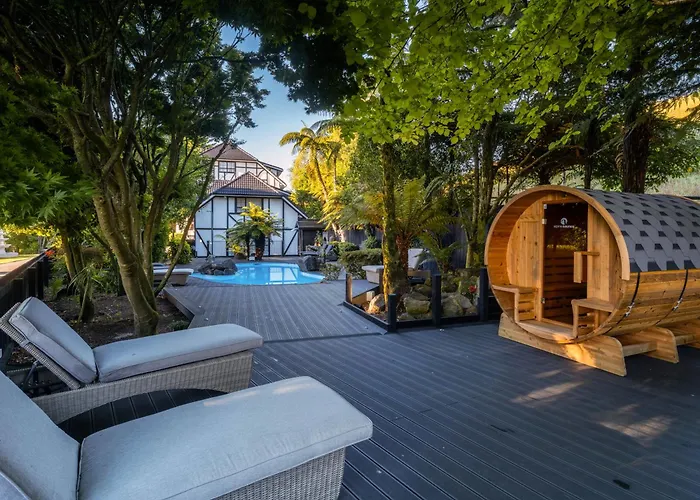 Hana Lodge