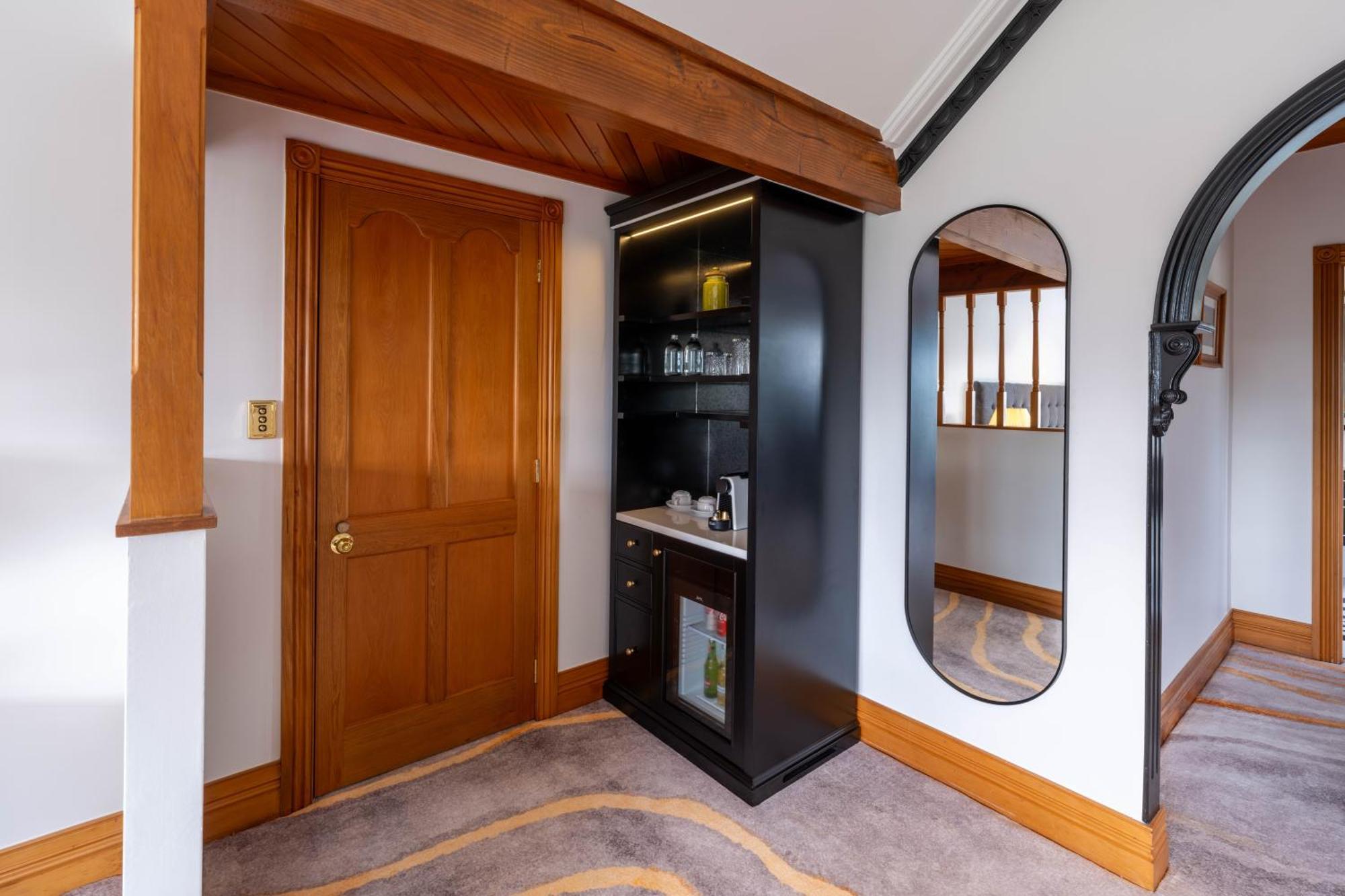 Hana Hotel 5*